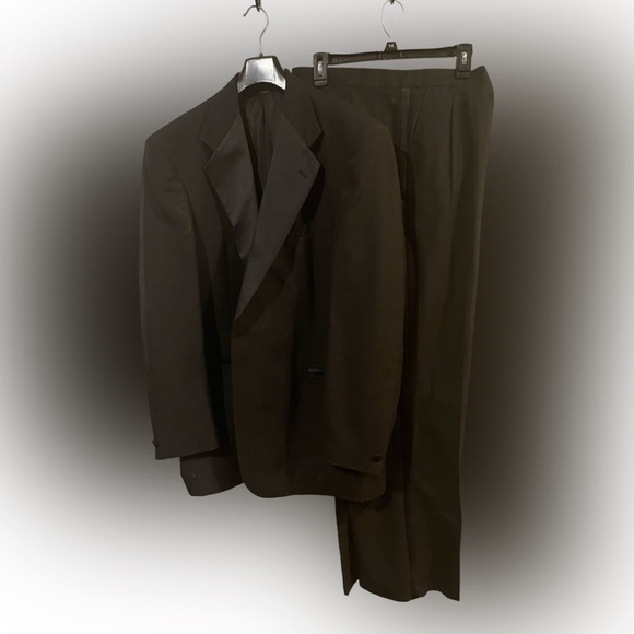 Barry Manufacturing Tuxedo Suit - Picture 4 of 9